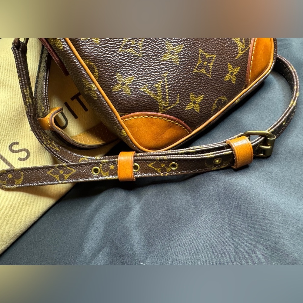 Louis Vuitton LV Danube Brown Monogram Crossbody/Shoulder Bag with COA - Picture 9 of 16